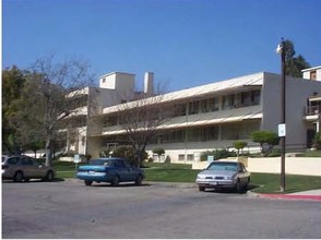 Sequoia Dawn Apartments in Springville, CA - Foto de edificio - Building Photo