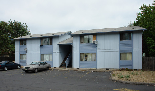 Miles Court Apartments in Springfield, OR - Foto de edificio - Building Photo