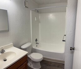 10084 S Nob Hill Cir in Tamarac, FL - Building Photo - Building Photo