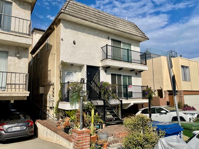 6657 Vista Del Mar, Unit B