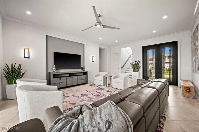 property at 5758 Riverside Dr