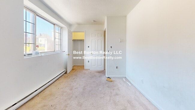 216 Revere Beach Pkwy, Unit 4 in Chelsea, MA - Building Photo - Building Photo