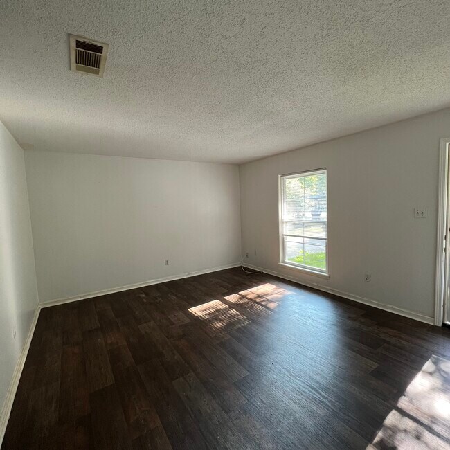 2006 Columbus Cir in Leesville, LA - Building Photo - Building Photo