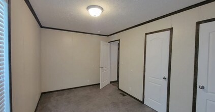 204 Birch Ln in Columbus, MI - Foto de edificio - Building Photo