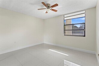 1719 Whitehall Dr in Davie, FL - Building Photo - Building Photo