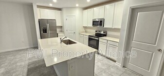 1827 Weir Blvd in Davenport, FL - Building Photo