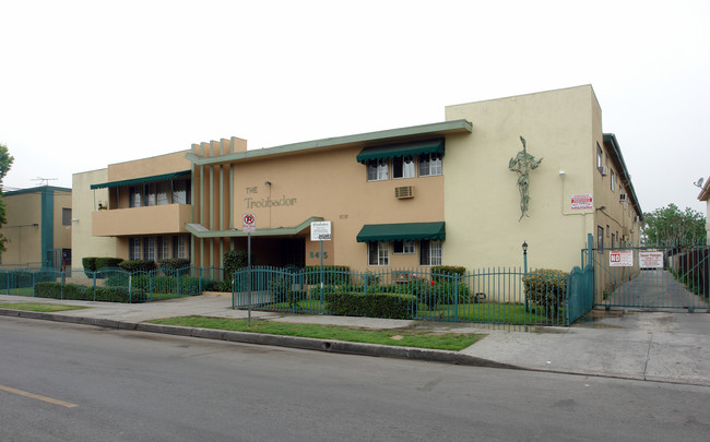 8415 Willis Ave in Panorama City, CA - Building Photo - Building Photo