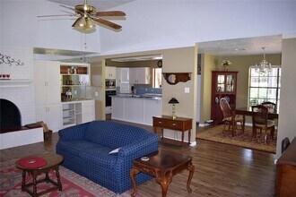 3214 Wedgewood Cir in Montgomery, TX - Foto de edificio - Building Photo