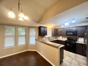 1800 Columbine Ln in Leander, TX - Foto de edificio - Building Photo