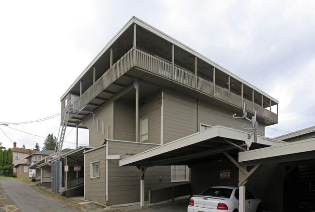 Island View Apartment in Everett, WA - Building Photo - Building Photo