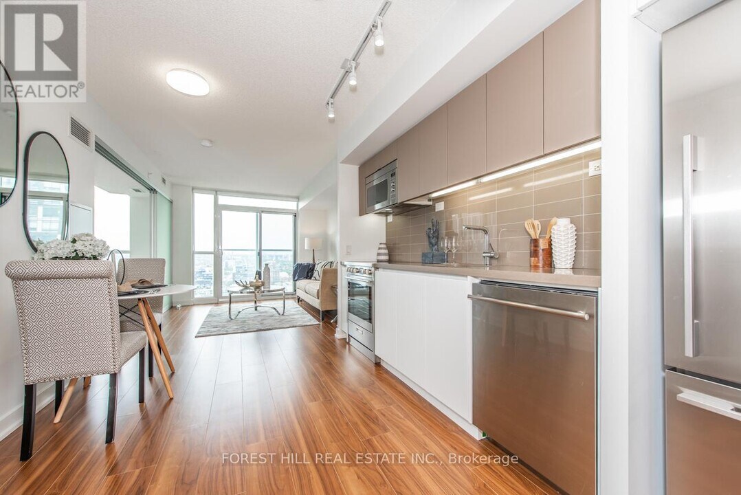 85-3685 Queens Wharf Rd in Toronto, ON - Building Photo