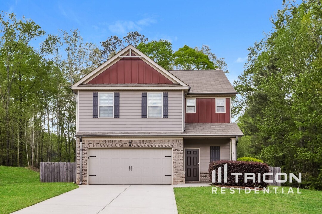 217 Adeline Ln in Locust Grove, GA - Building Photo