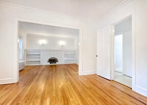 West Grace Street in Chicago, IL - Building Photo