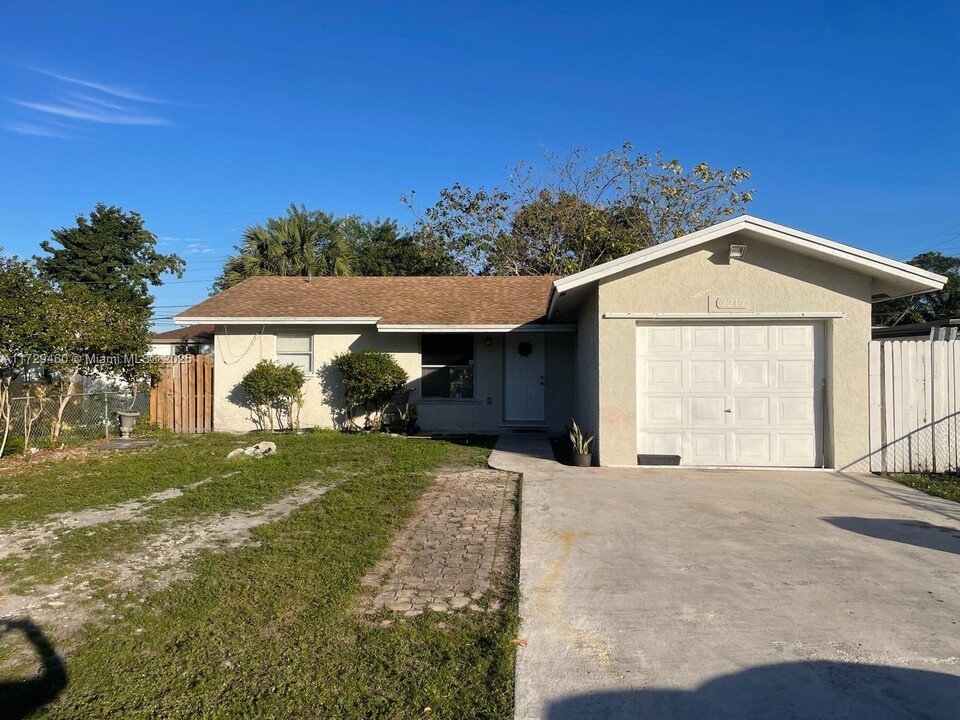 2217 SW 62nd Terrace in Miramar, FL - Building Photo