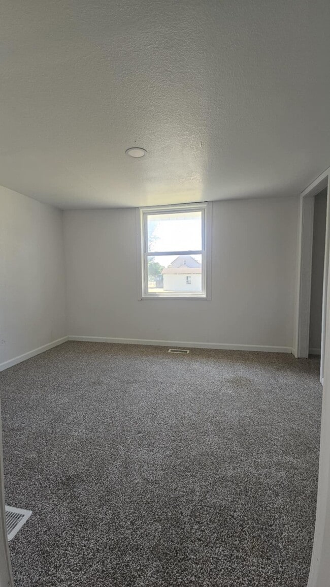 419 McLain Ave in Newton, KS - Building Photo - Building Photo
