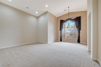 5648 Dorian Black Ave in Las Vegas, NV - Building Photo - Building Photo