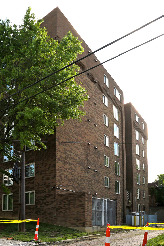 Community Towers 62 & Up in Louisville, KY - Foto de edificio - Building Photo