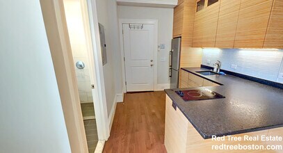 98 Myrtle St in Boston, MA - Building Photo - Building Photo