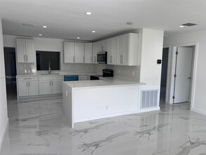 431 NE 58th Ct in Fort Lauderdale, FL - Building Photo - Building Photo