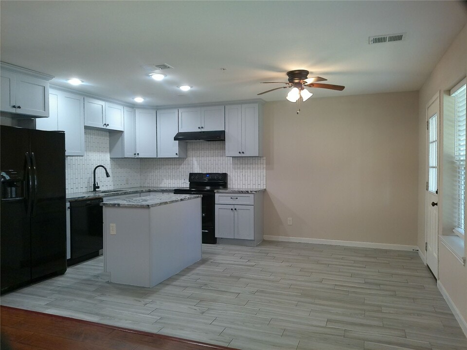22262 Adams St in Porter, TX - Building Photo