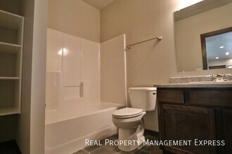 Beautiful 4 bedroom home with fenced in backyard! in Sioux Falls, SD - Building Photo - Building Photo