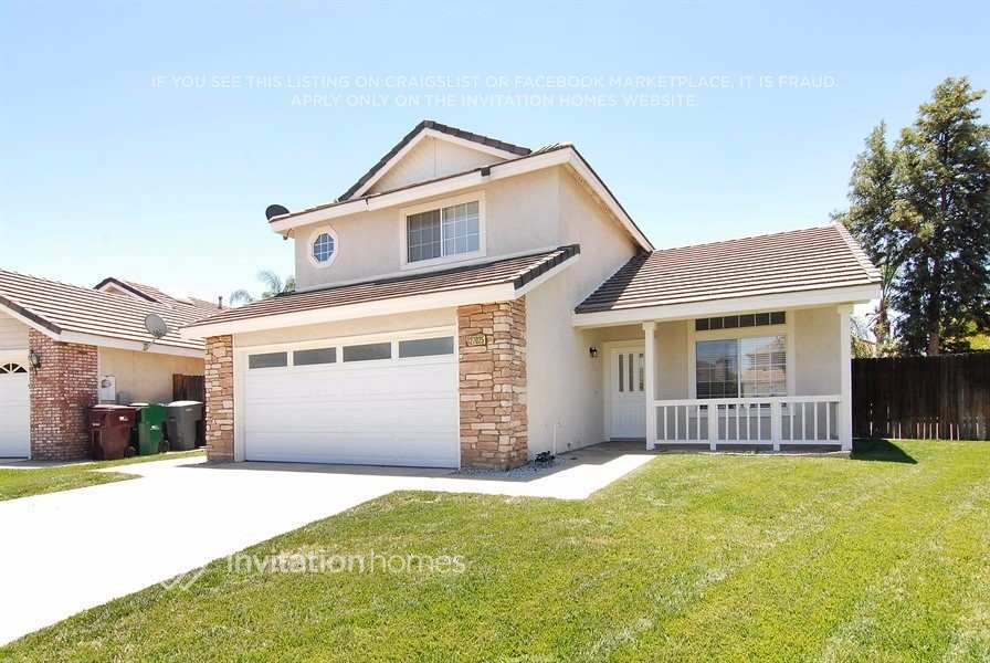 27025 Hemingway Ct in Menifee, CA - Foto de edificio