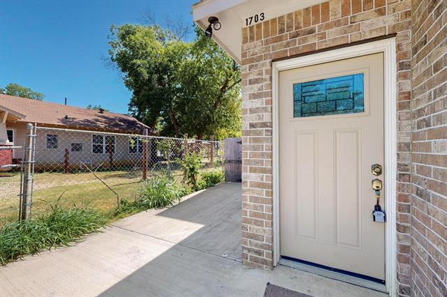 1703 Ash Crescent St in Fort Worth, TX - Building Photo - Building Photo