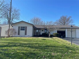 2313 Esquline Dr in Fenton, MO - Building Photo