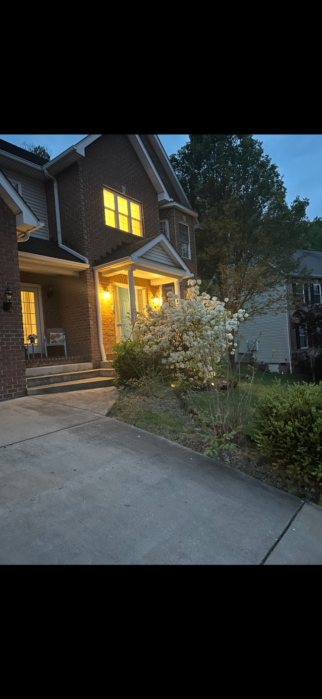 110 Yorktowne Pl in Charleston, WV - Building Photo - Building Photo