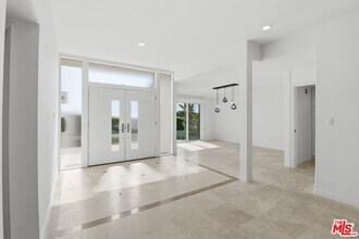 18149 Wakecrest Dr in Malibu, CA - Building Photo - Building Photo