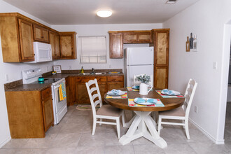 Desert Oak Apartments in Pecos, TX - Building Photo - Building Photo