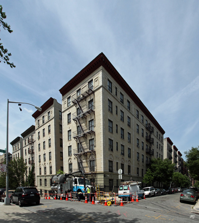 49 St Nicholas Ter in New York, NY - Foto de edificio