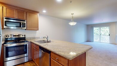 Windsong in Issaquah, WA - Building Photo - Building Photo
