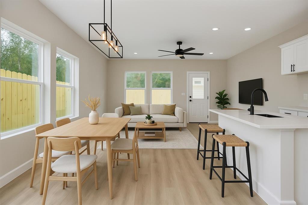 8409 Sunnyhill St in Houston, TX - Building Photo