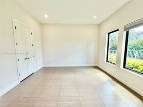 5915 Brookfield Cir in Fort Lauderdale, FL - Foto de edificio - Building Photo