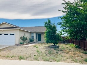 113 Campfire Way in Fernley, NV - Building Photo - Building Photo