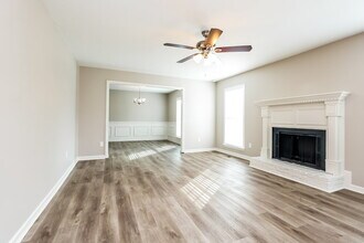 1228 Jacksons Hill Rd in Nashville, TN - Foto de edificio - Building Photo