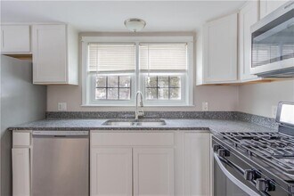 31 Kirby St in Barrington, RI - Building Photo - Building Photo