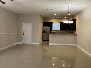 798 NE 43rd St in Oakland Park, FL - Building Photo - Building Photo