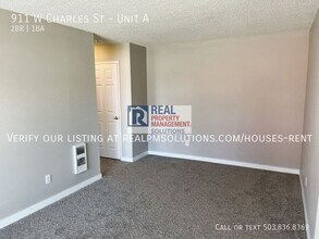 911 Charles St in Newberg, OR - Building Photo - Building Photo