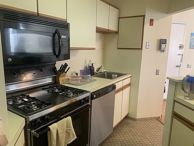 223 Bloomfield St in Hoboken, NJ - Building Photo - Building Photo