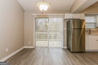 2453 Crestdale Cir SE in Atlanta, GA - Building Photo - Building Photo