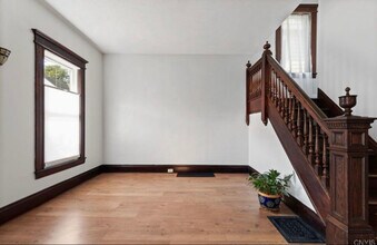 136 Bryant Ave in Syracuse, NY - Foto de edificio - Building Photo