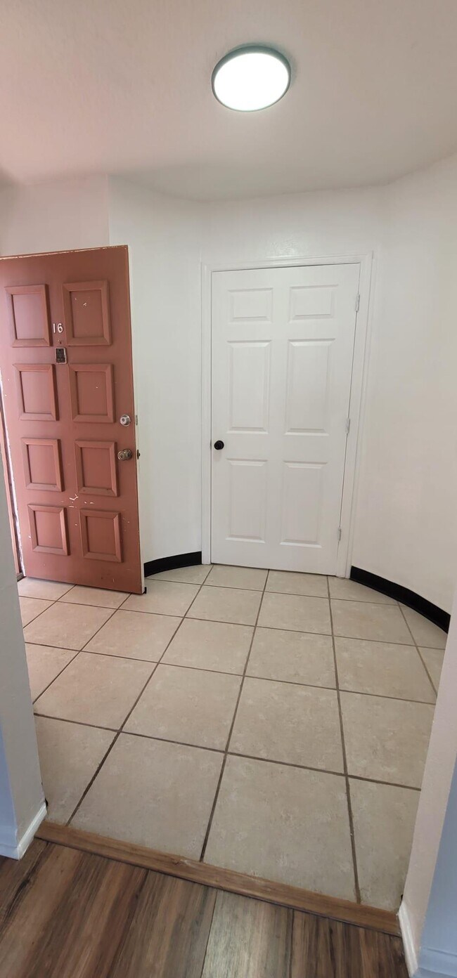 548 Orange Dr in Altamonte Springs, FL - Building Photo - Building Photo