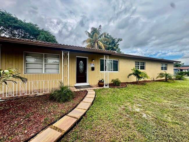 1520 N 25th Ave in Hollywood, FL - Building Photo - Building Photo