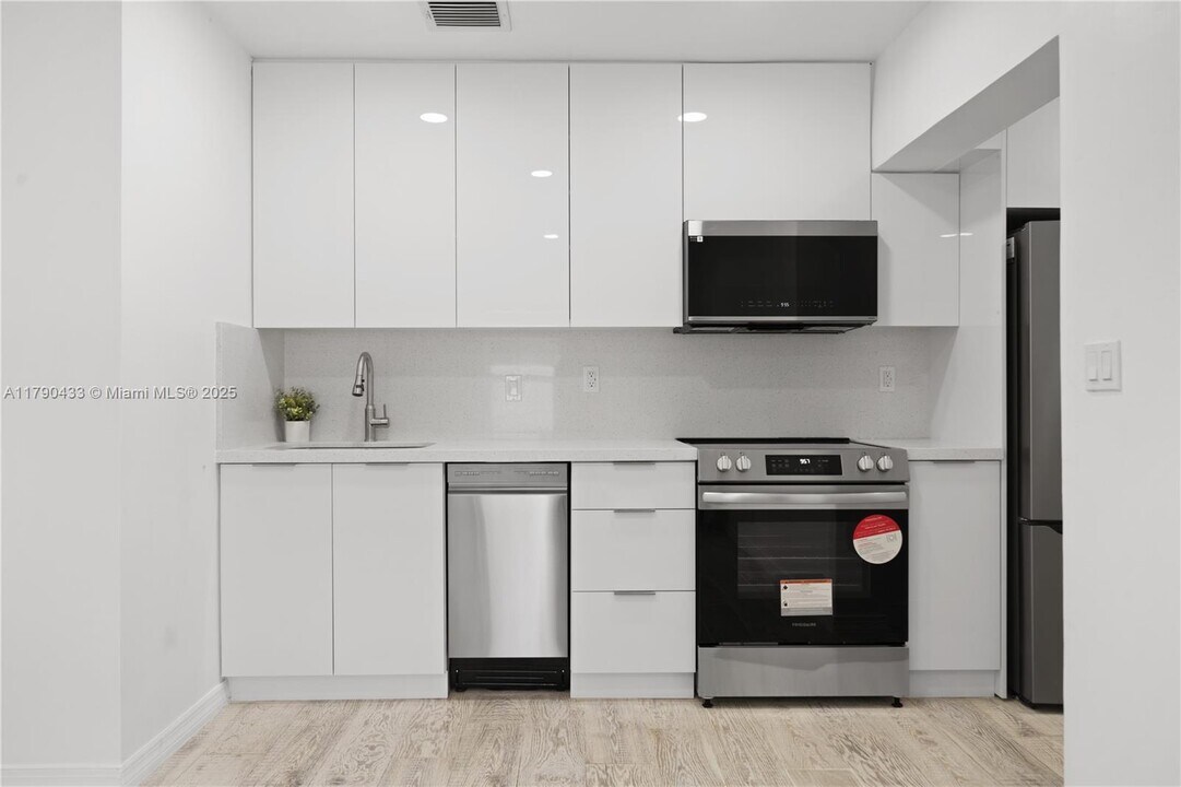 1041 NE 9th Ave in Fort Lauderdale, FL - Building Photo