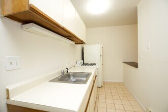 820 W Cornelia in Chicago, IL - Building Photo - Building Photo