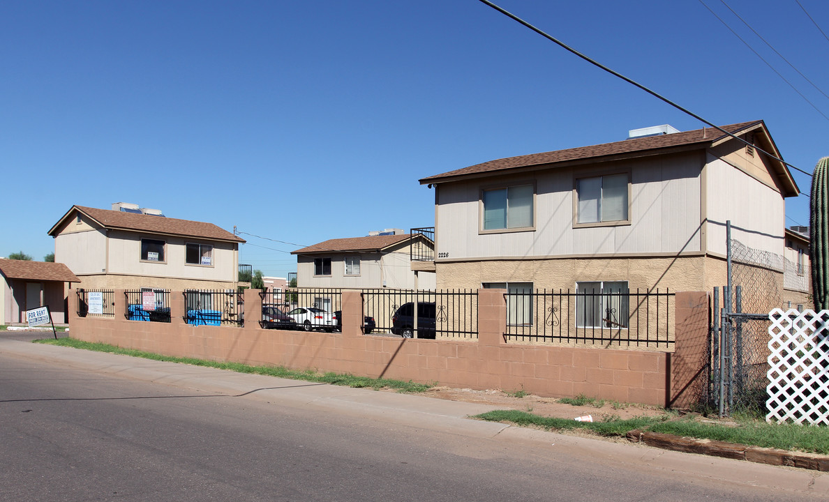 2222 E Pueblo Ave in Phoenix, AZ - Building Photo