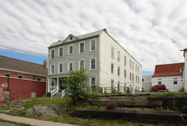 761 Main St in Poughkeepsie, NY - Foto de edificio - Building Photo