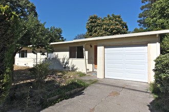 18175 Comstock Ave in El Verano, CA - Building Photo - Building Photo